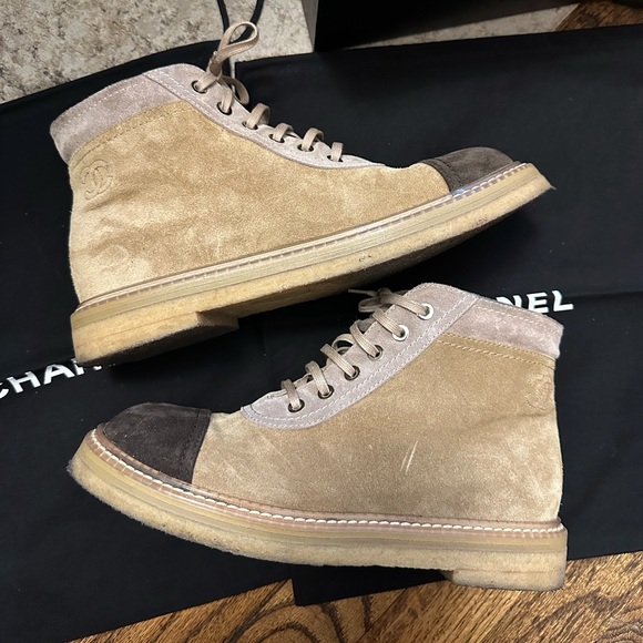 100% authentic Chanel Interlocking CC Logo Lace Up Suede Boots Booties - Picture 3 of 15